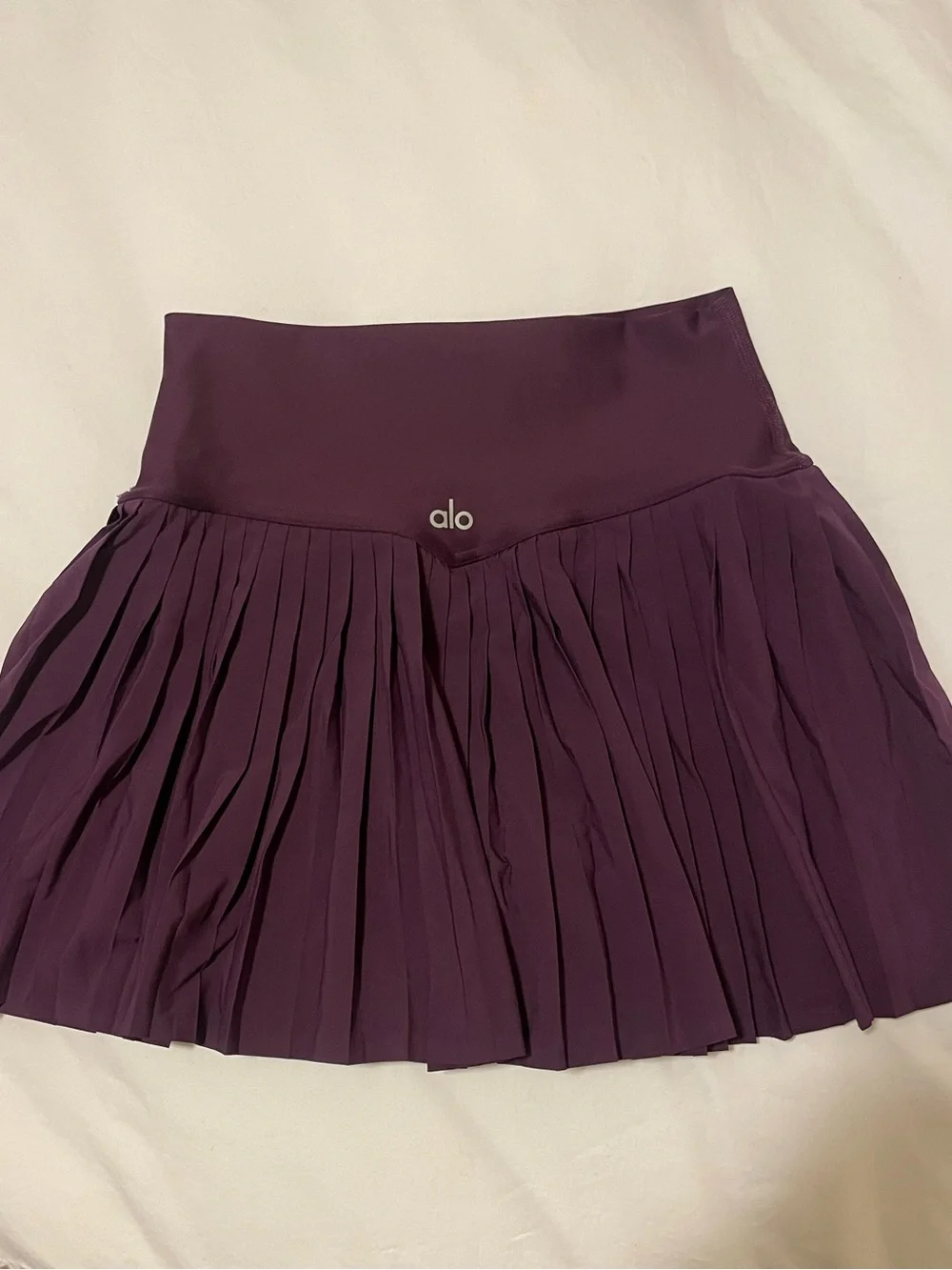 Alo yoga grand slam tennis skirt in dark plum XS